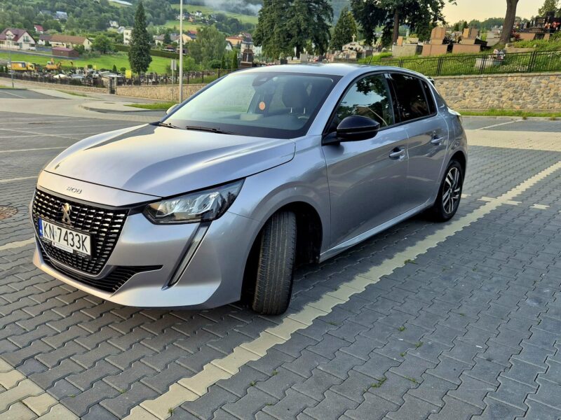 PEUGEOT 208