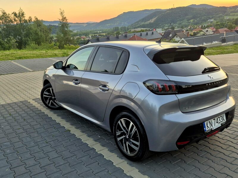 PEUGEOT 208