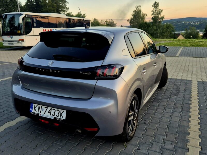 PEUGEOT 208