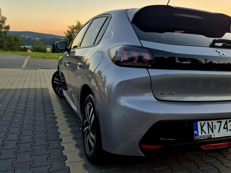 PEUGEOT 208
