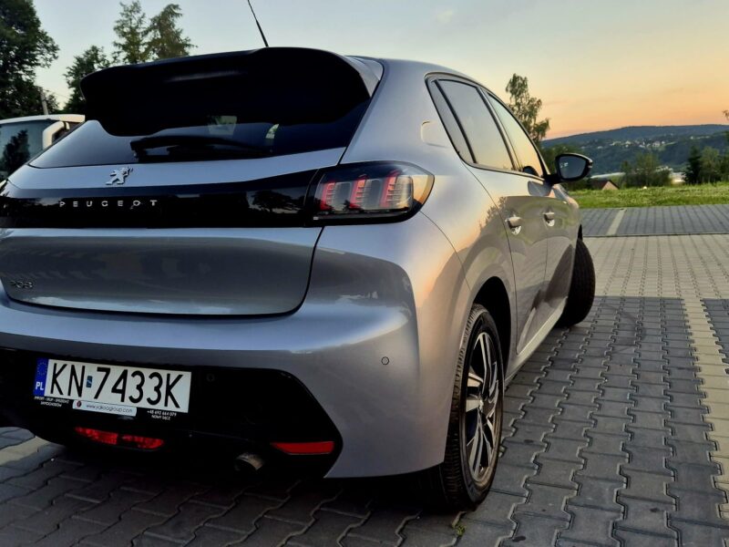PEUGEOT 208