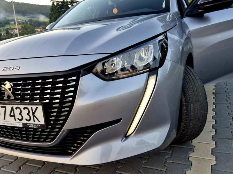 PEUGEOT 208