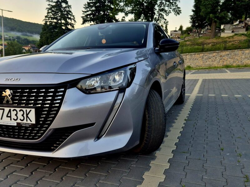 PEUGEOT 208